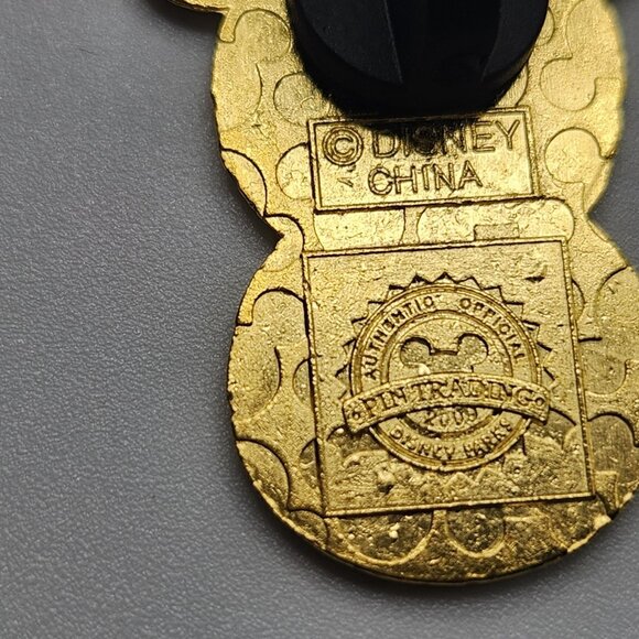 Disney Trading Pin Minnie Mouse Snowman Collection Pin 2009 WDW - Picture 3 of 4